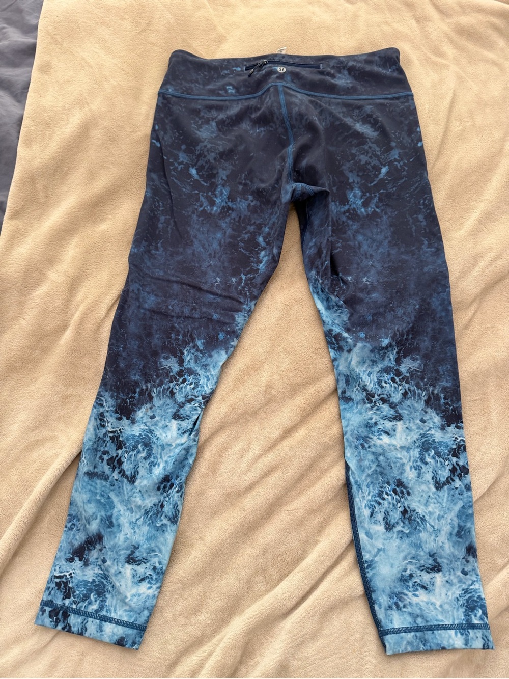 lululemon athletica blue ocean wave patterned leggings - Picture 2 of 7